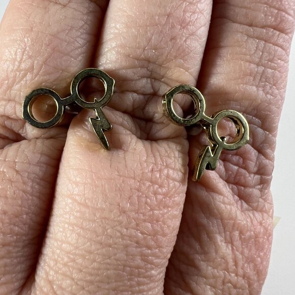 Harry Potter Inspired Gold Glasses & Lightning Bolt Stud Earrings - Picture 2 of 3